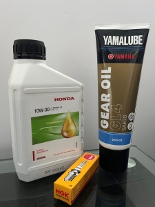 Pakiet (oleje + świeca) do silnika Honda BF2.3